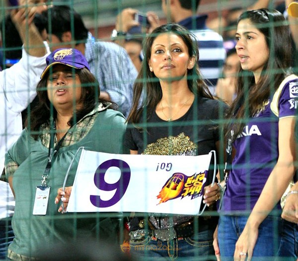 Shahrukh khan and family at IPL