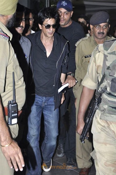 Sharukh and Salman khan at Mumbai Airport Gallery