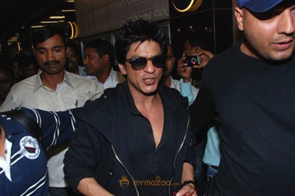 Sharukh and Salman khan at Mumbai Airport Gallery