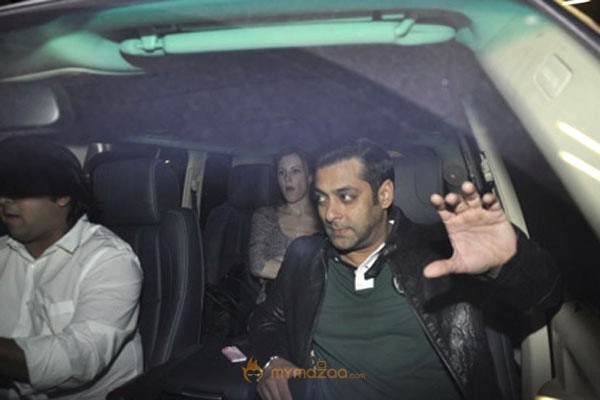 Sharukh and Salman khan at Mumbai Airport Gallery