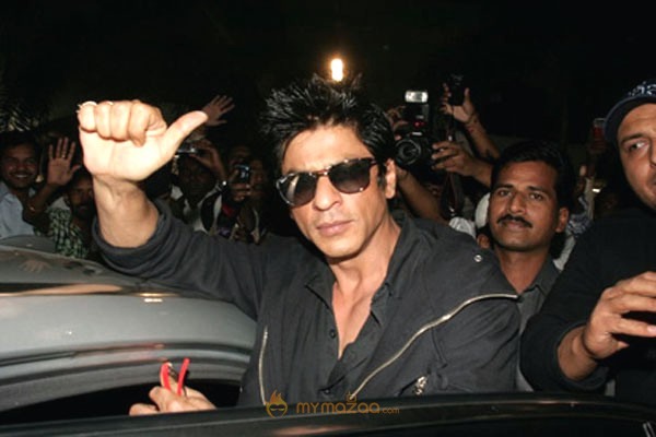 Sharukh and Salman khan at Mumbai Airport Gallery