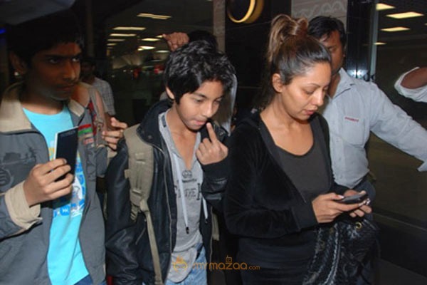 Sharukh and Salman khan at Mumbai Airport Gallery