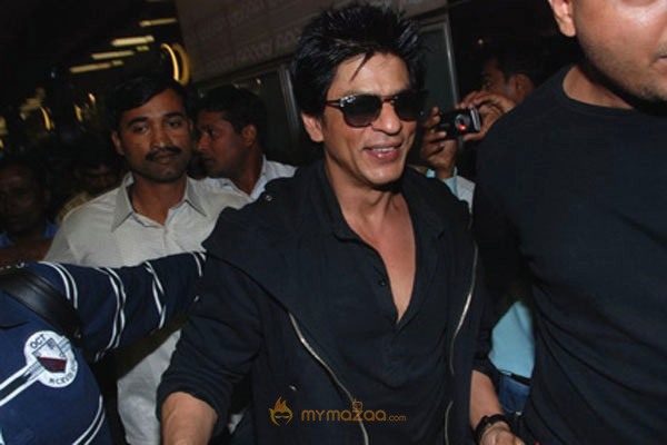 Sharukh and Salman khan at Mumbai Airport Gallery
