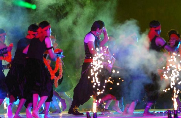 Shriya & SRK Performing At IPL Opening Ceremony
