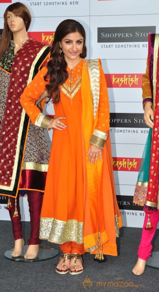 Soha Launch Shoppers Stop's Salwaar Kameez & Kurti Fest 