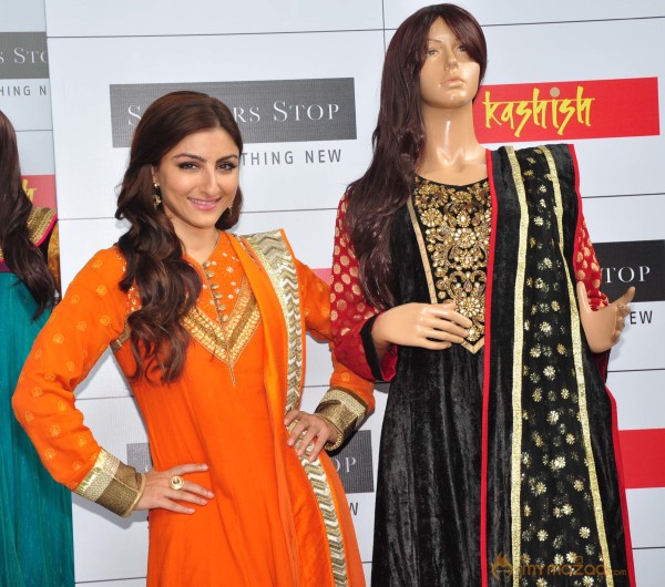 Soha Launch Shoppers Stop's Salwaar Kameez & Kurti Fest 