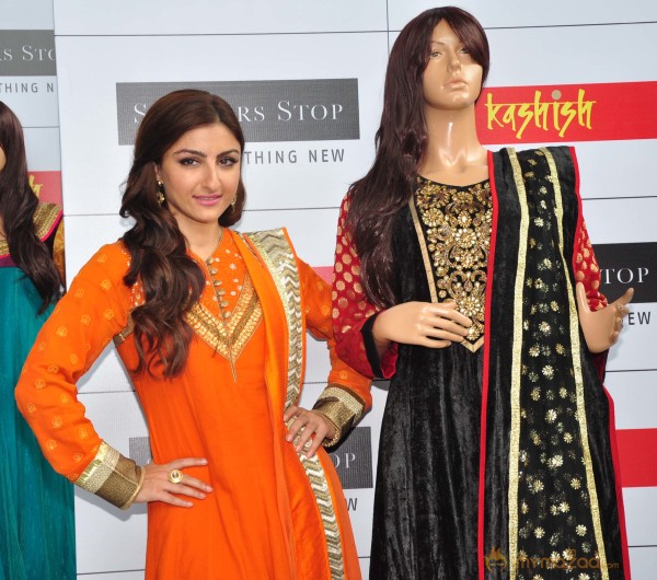 Soha Launch Shoppers Stop's Salwaar Kameez & Kurti Fest 