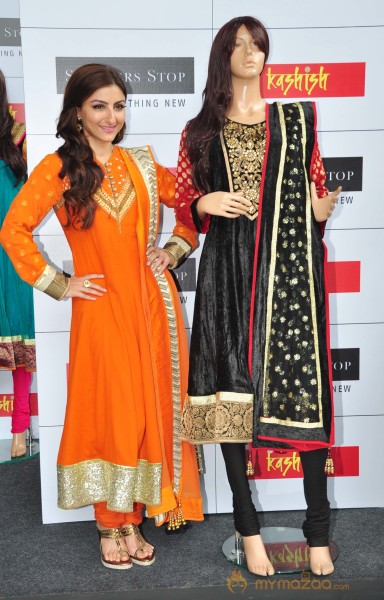 Soha Launch Shoppers Stop's Salwaar Kameez & Kurti Fest 