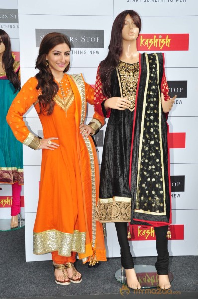 Soha Launch Shoppers Stop's Salwaar Kameez & Kurti Fest 