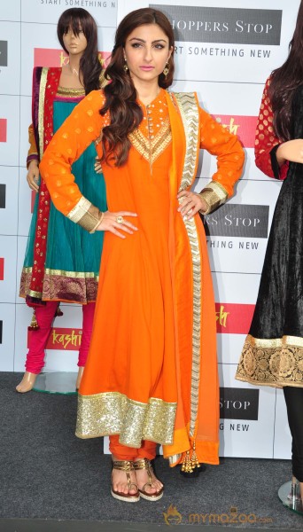 Soha Launch Shoppers Stop's Salwaar Kameez & Kurti Fest 