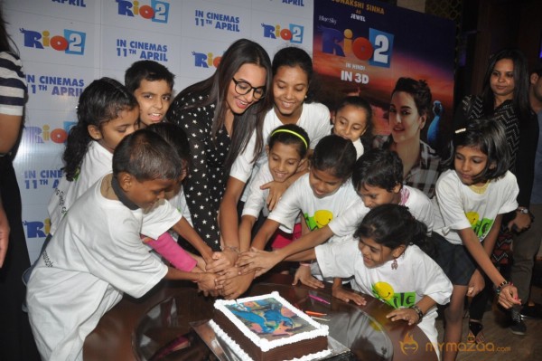 Sonakshi  At RIO 2 Special Screening 