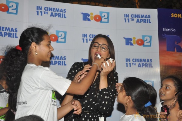 Sonakshi  At RIO 2 Special Screening 