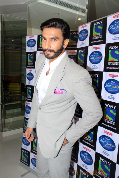 Sonakshi & Ranveer At Indian Idol Junior 