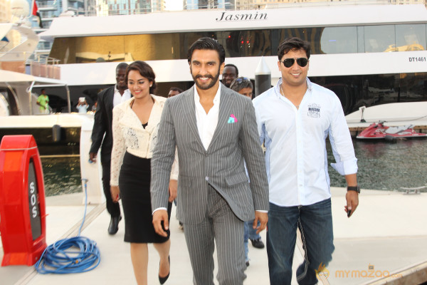 Sonakshi & Ranveer Promote LOOTERA In Dubai 