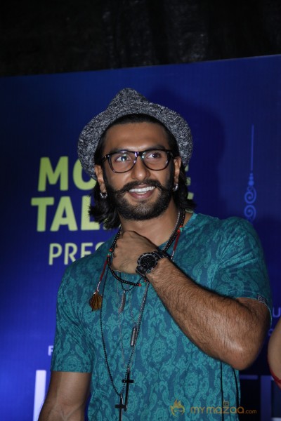 Sonakshi Sinha & Ranveer Singh At Samsung Store  