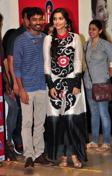 Sonam Kapoor & Dhanush At Reliance Digital Event 