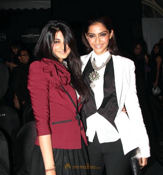 Sonam Kapoor at Anamika khanna's Lakme Fashion Show