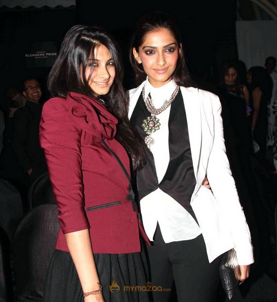 Sonam Kapoor at Anamika khanna's Lakme Fashion Show