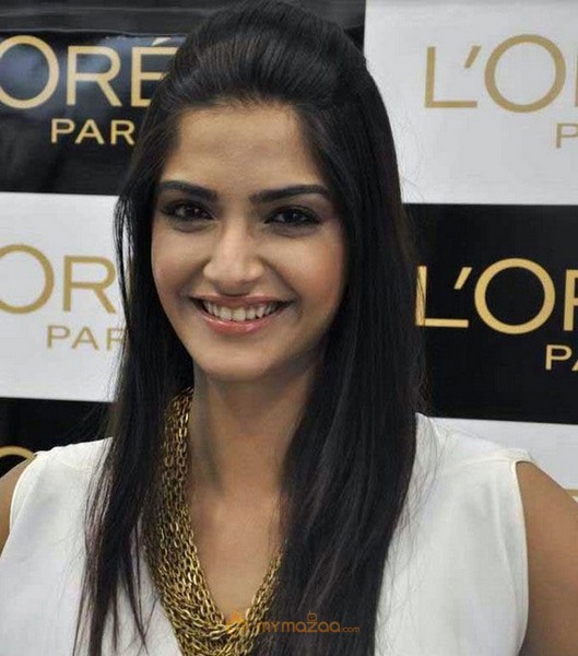 Sonam Kapoor at the launch of Spring Summer 2010 look ‘Golden Girl’ in Mumbai