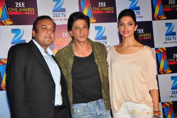 SRK-Deepika At Zee Cine Awards 2013 Announcement