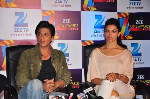 SRK-Deepika At Zee Cine Awards 2013 Announcement