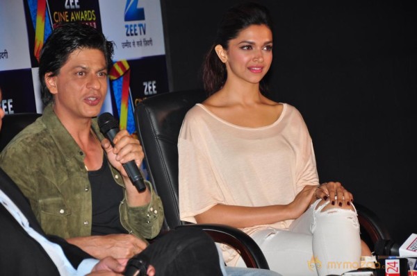 SRK-Deepika At Zee Cine Awards 2013 Announcement