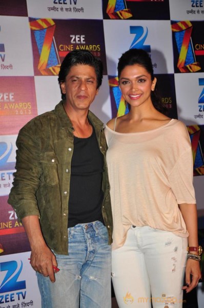 SRK-Deepika At Zee Cine Awards 2013 Announcement