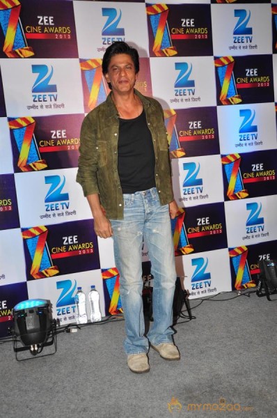 SRK-Deepika At Zee Cine Awards 2013 Announcement