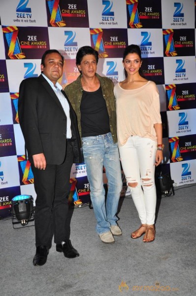 SRK-Deepika At Zee Cine Awards 2013 Announcement