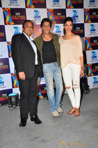SRK-Deepika At Zee Cine Awards 2013 Announcement