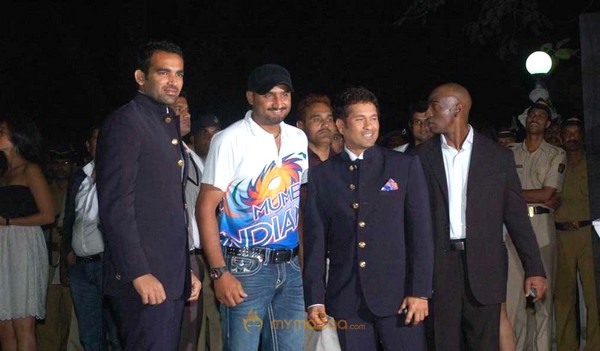 SRK and Brian Lara at IPL red carpet last night-Gallery