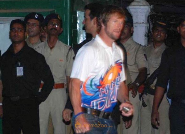 SRK and Brian Lara at IPL red carpet last night-Gallery