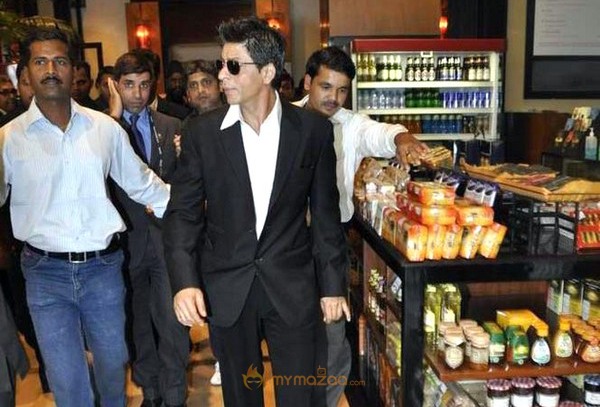 SRK, Katrina and Victoria (Dutch) at FICCI