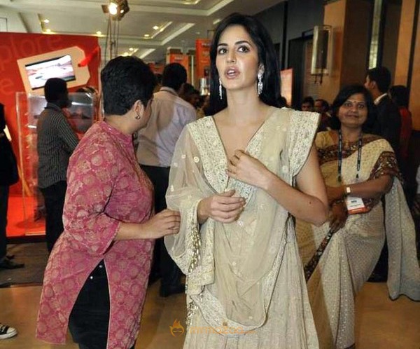 SRK, Katrina and Victoria (Dutch) at FICCI