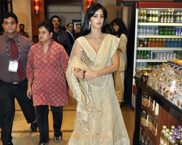 SRK, Katrina and Victoria (Dutch) at FICCI