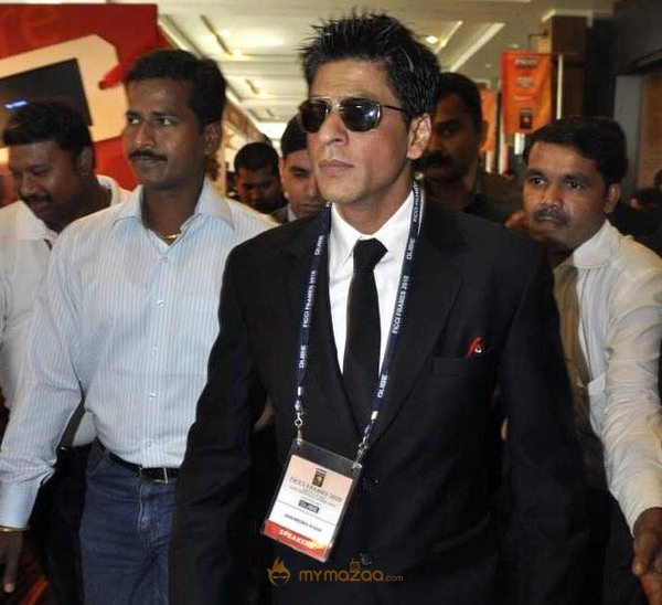 SRK, Katrina and Victoria (Dutch) at FICCI