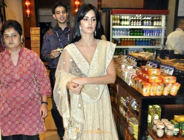 SRK, Katrina and Victoria (Dutch) at FICCI