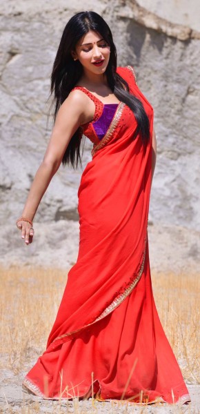 Sruthi Hasan In Ramayya Vastavayya Photos