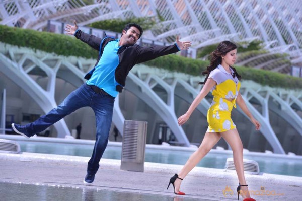 Sruthi Hasan In Ramayya Vastavayya Photos