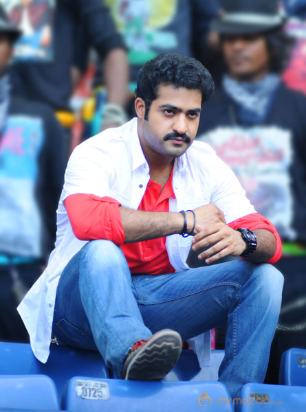 Sruthi Hasan In Ramayya Vastavayya Photos