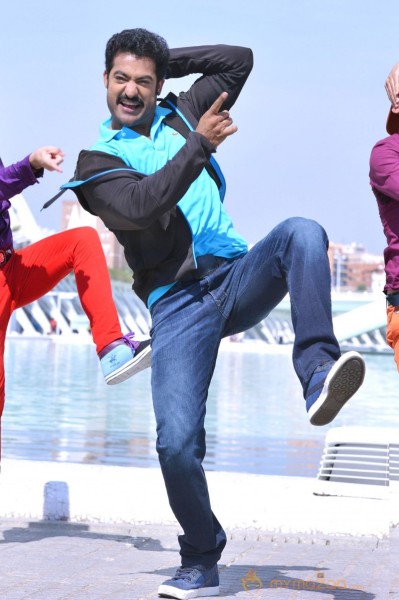 Sruthi Hasan In Ramayya Vastavayya Photos