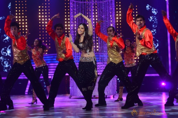 Sunny Leone Sizzling Photos on JDJ Show 