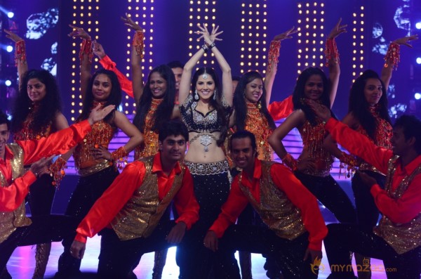Sunny Leone Sizzling Photos on JDJ Show 