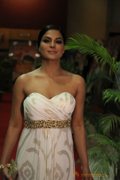 Veena Malik At Ziindagi 5050 Premiere Show 