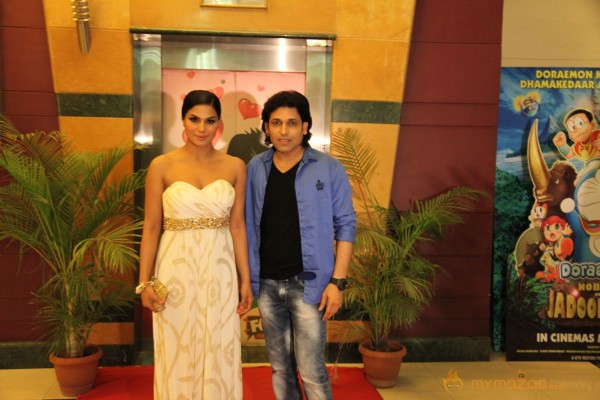 Veena Malik At Ziindagi 5050 Premiere Show 