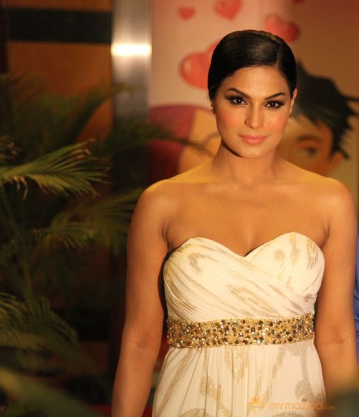Veena Malik At Ziindagi 5050 Premiere Show 