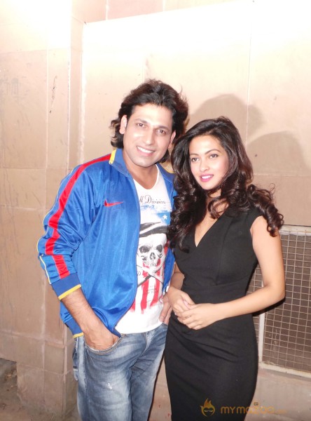 Veena Malik At Ziindagi 5050 Premiere Show 