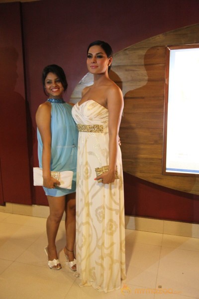 Veena Malik At Ziindagi 5050 Premiere Show 