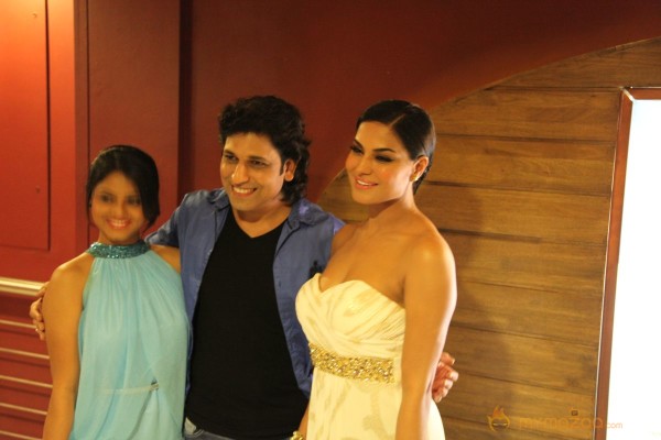 Veena Malik At Ziindagi 5050 Premiere Show 