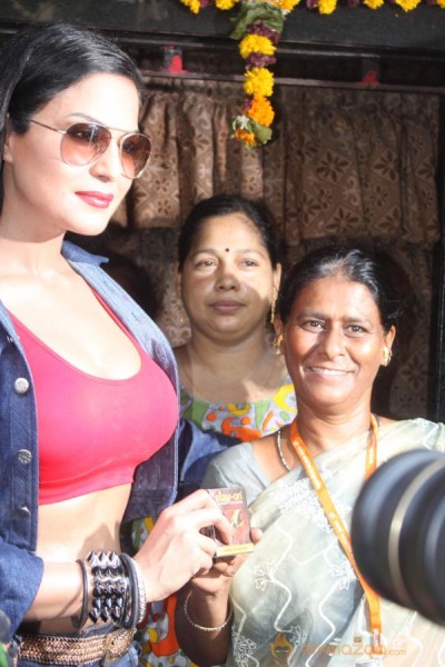 Veena Malik Promoting Their Movie Zindagi 50-50 